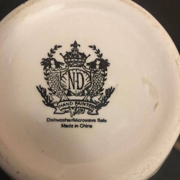 Merry “Country” Christmas Hand Painted Ceramic Creamer and Sugar Bowl. - Picture 8 of 8